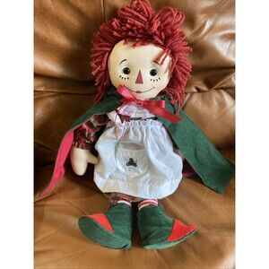 Dakin Raggedy Ann Cloth Doll In Holly Outfit And Cape Numbered 19”